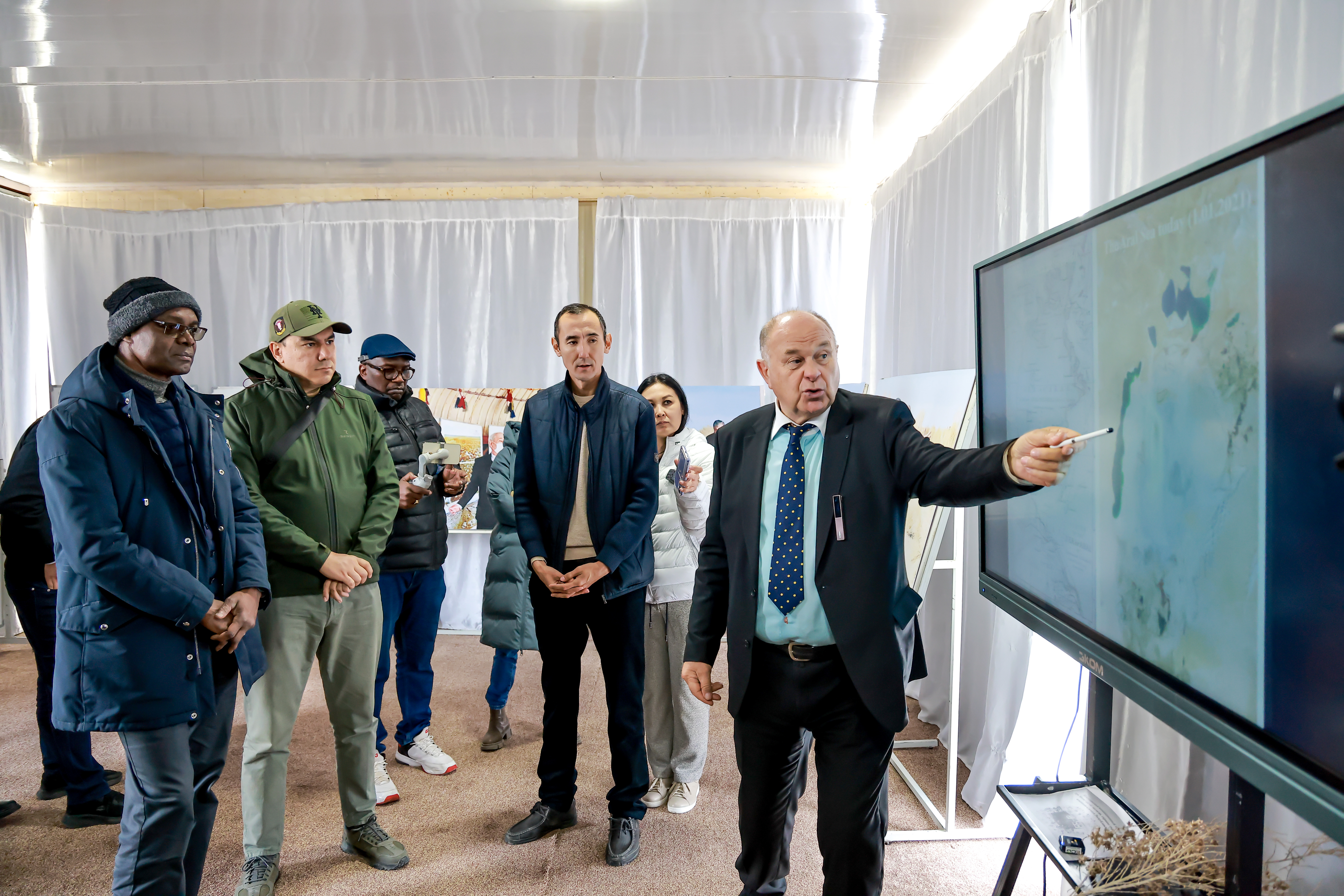 Ibrahim Thiaw and Aziz Abdukhakimov (Minister of Ecology of Uzbekistan) and Zinovy Novitsky, Chief Curator of Afforestation of the Aral Sea State Program, Uzbekistan